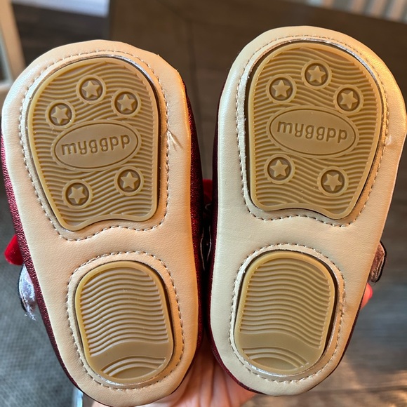 Glittery Red Non-Slip Shoes- Baby Size 5 - Picture 7 of 8